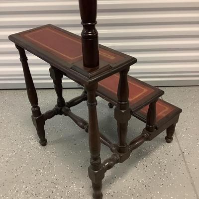 Late 19th Century English or American Library Steps, solid mahogany, the tread of the steps are leather, 19.5