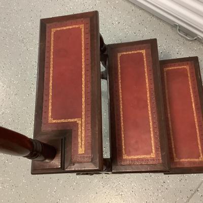 Late 19th Century English or American Library Steps, solid mahogany, the tread of the steps are leather, 19.5