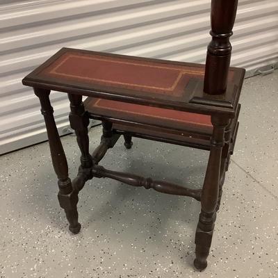 Late 19th Century English or American Library Steps, solid mahogany, the tread of the steps are leather, 19.5