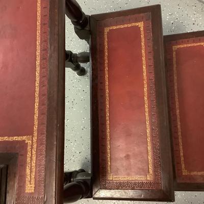 Late 19th Century English or American Library Steps, solid mahogany, the tread of the steps are leather, 19.5