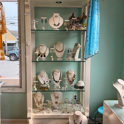 017 White Wooden Adjustable Glass Shelves Lighted Display Cabinet