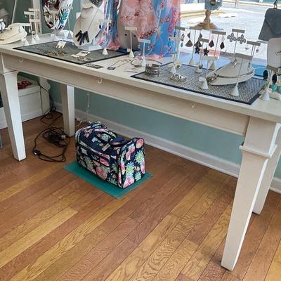 018 White Painted Console / Display Table