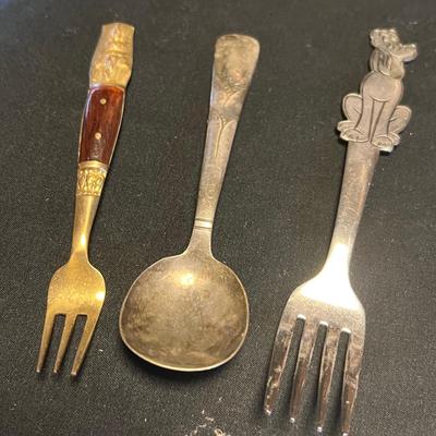 Bakelite Baby Spoons & Collector Spoons Plus More (DR-RG)