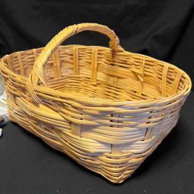 Large assortment of Cookie Cutters, Croissant Roller & More (DR-RG)