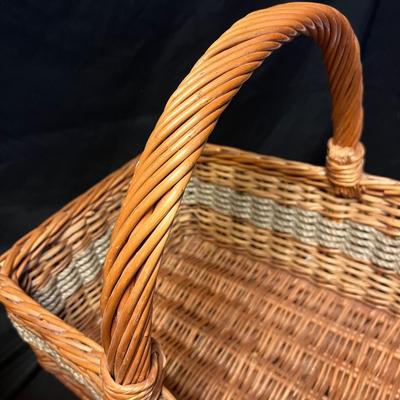 Variety of Woven Baskets & Trays (M-RG)
