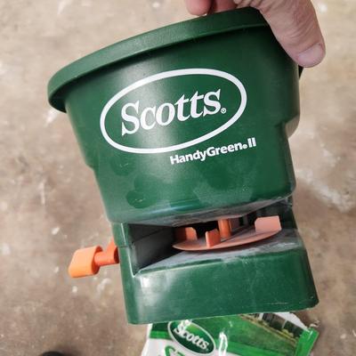 Scotts Handy Green II Spreader , Fertilizer (1/2 Bag) Flowmaster Sprayer