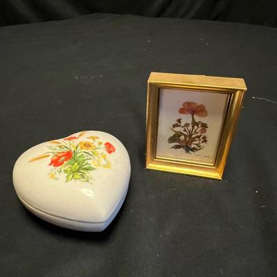 Lacquerware Tray, Lefton Dish & More Floral Items (DR-RG)