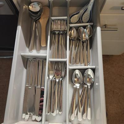 Splendide 18/8 Stainless Steel Korea Flatware Lot