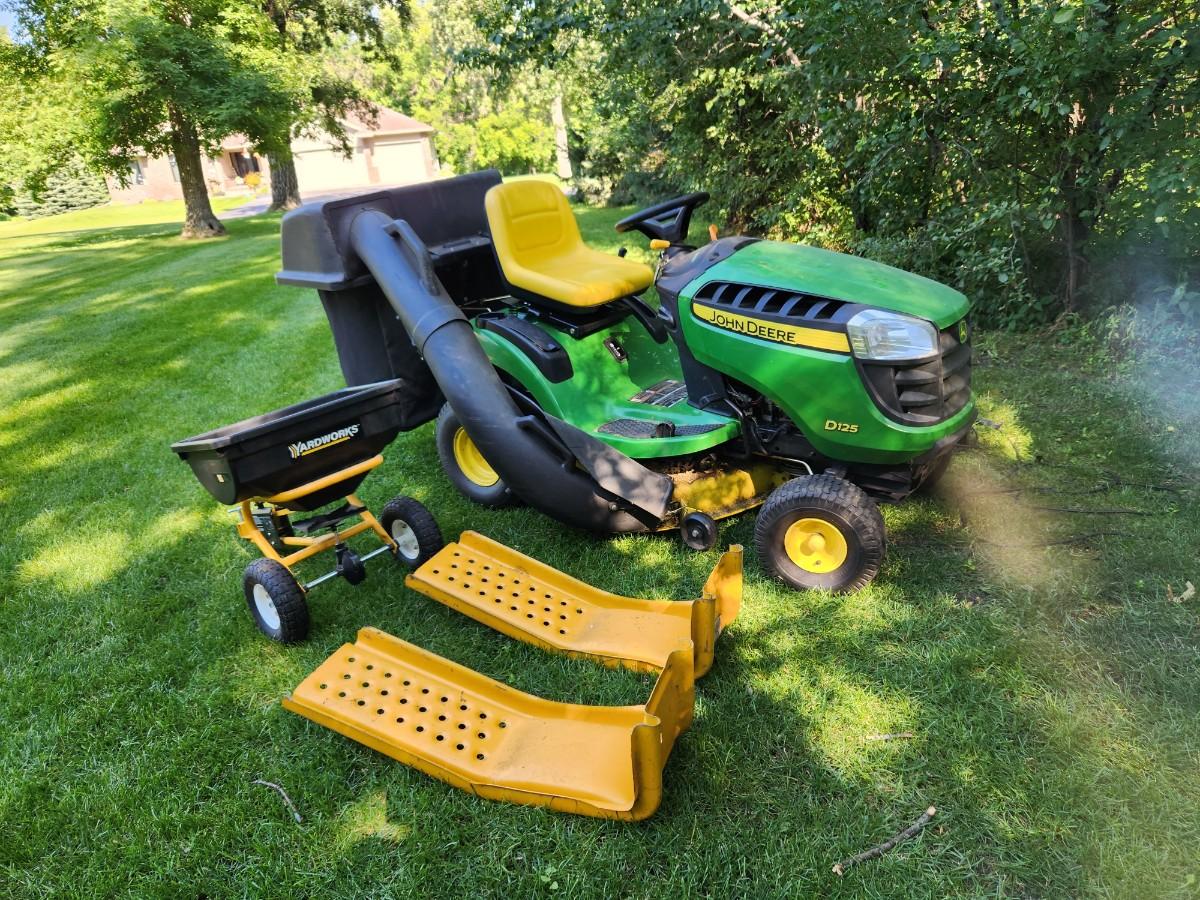 John Deere D125 Riding lawn mower EstateSales