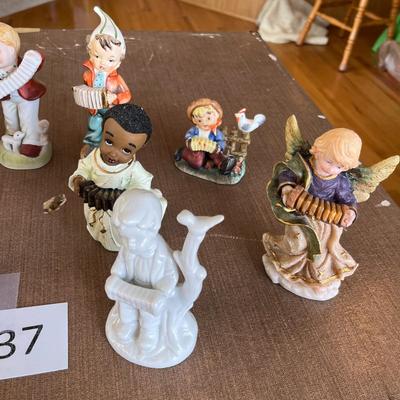 Accordion Figurine Lot - 12 Pieces