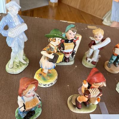 Accordion Figurine Lot - 12 Pieces