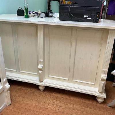 032 White Painted Retail Cashier Counter