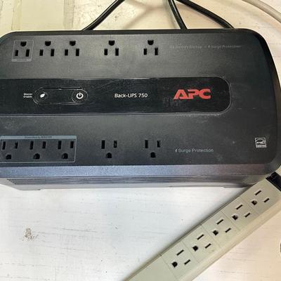 033 APC Backup Surge Protector with Creative PC Speakers