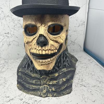 Skeleton Top Hat Brain Mask