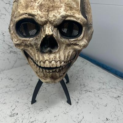 Skull mask with movable jaw