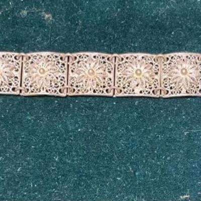 Beautiful Flower Bracelet