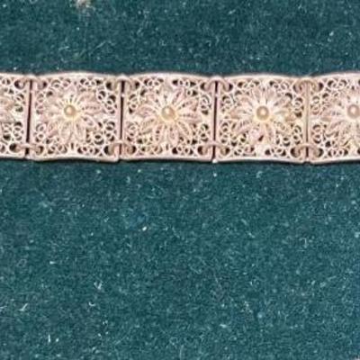 Beautiful Flower Bracelet