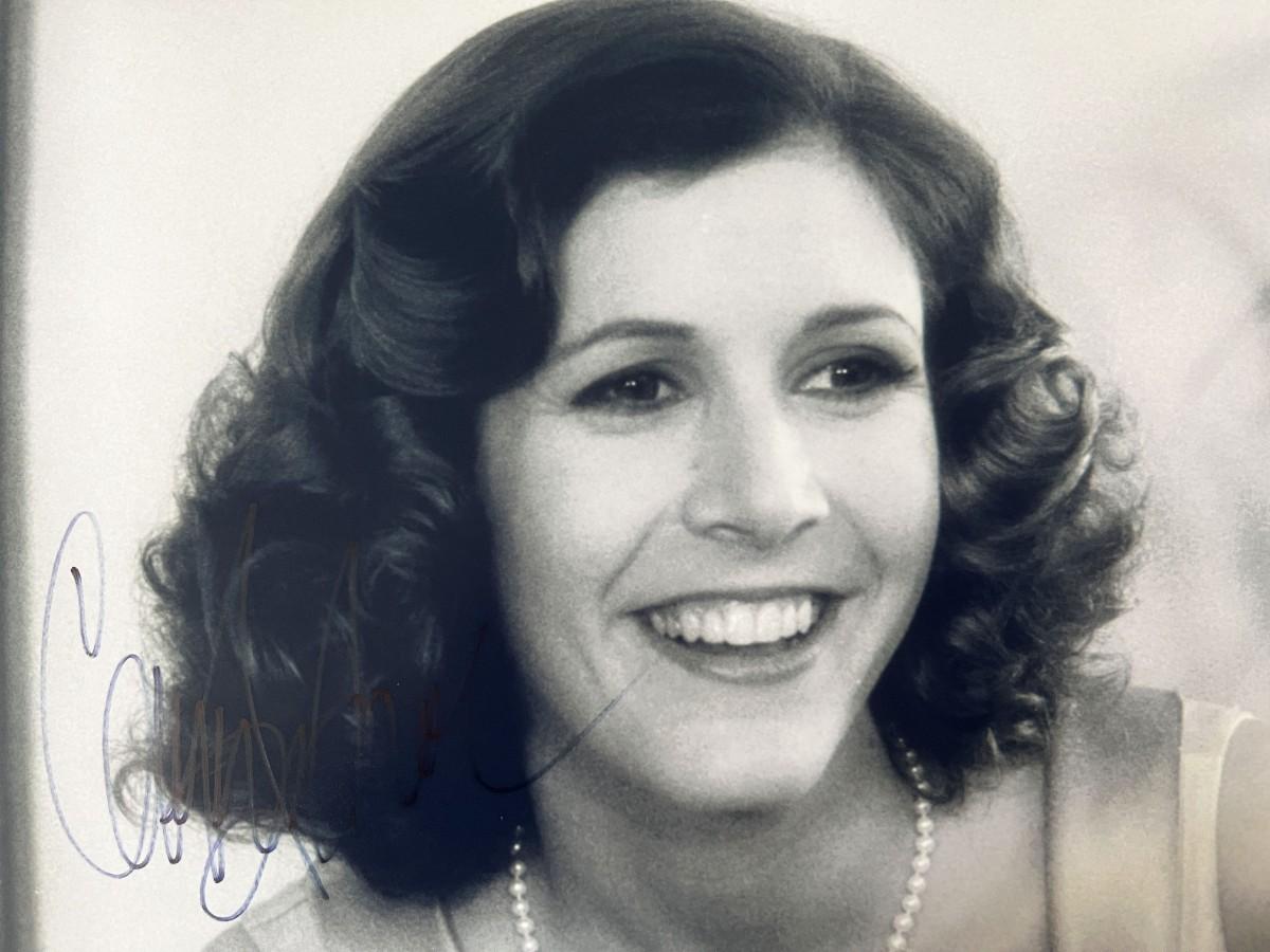 CARRIE FISHER signed autographed photo posing scene COA Hologram