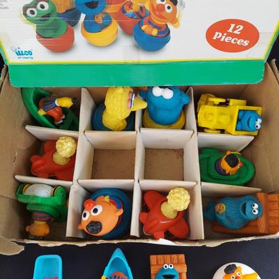 Vintage Sesame Street Toys and More (OB4-BBL)