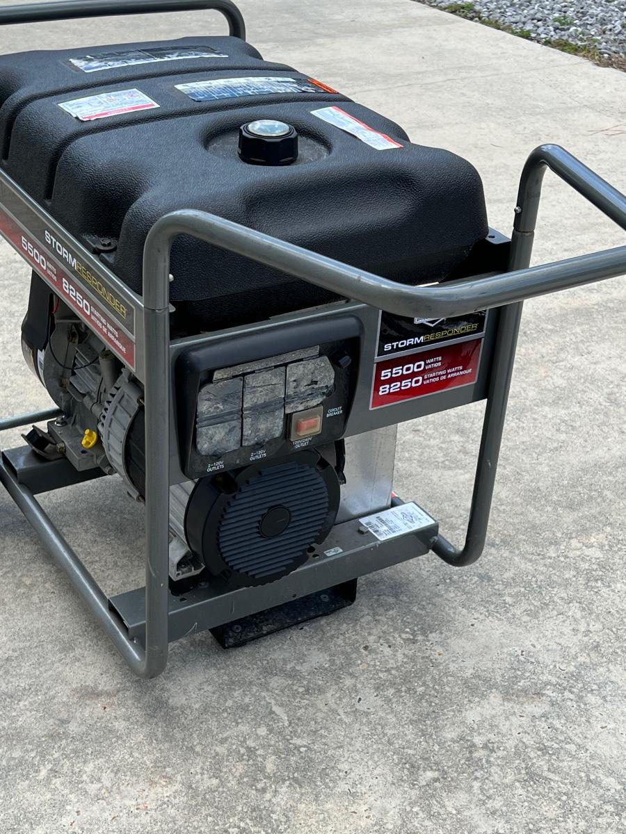 BRIGGS & STRATTON Storm Responder 5500 Watt Generator *Read
