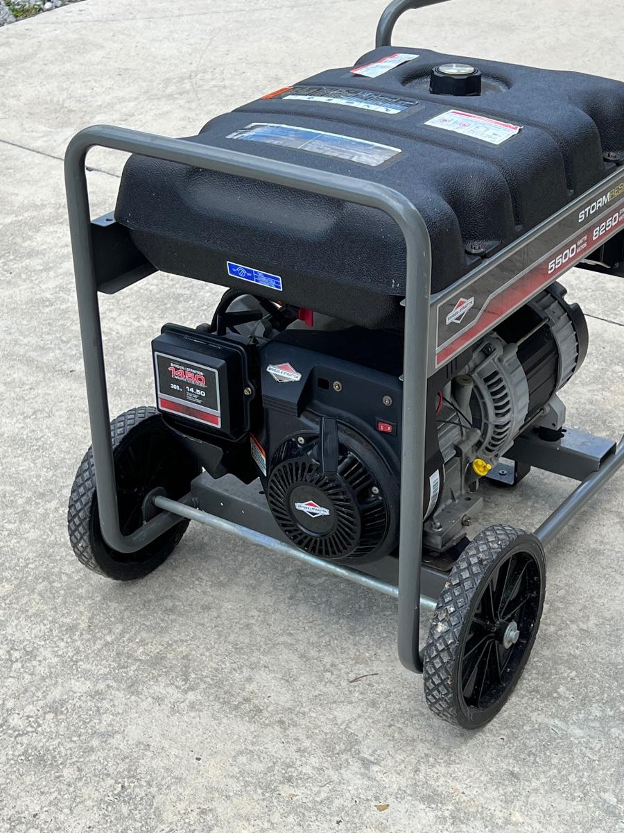 BRIGGS & STRATTON Storm Responder 5500 Watt Generator *Read