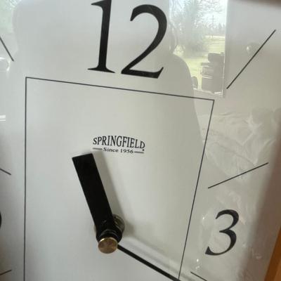 Wood mantle clock