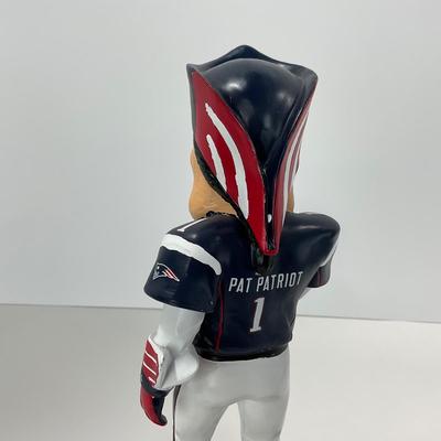 -26- SPORTS | Large New England Patriots Figure