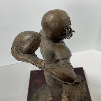 -32- SPORTS | Joe Montana Retirement Sculpture 68/1995