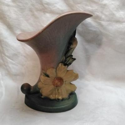 1942 Roseville Pottery Peony Cornucopia Vase, Shape 171-8, Coral Pink
