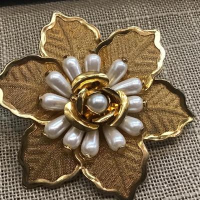 Vintage Goldtone Mesh Petal Faux Pearl Flower Pin Brooch