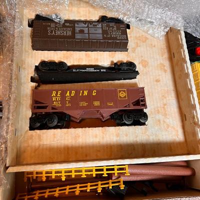 Vintage Lionel Cannonball Express 8625 Train Set + True Value Car