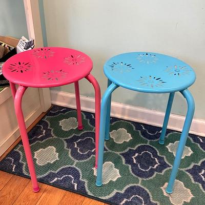 047 Pair of Round Metal Stands Blue & Pink