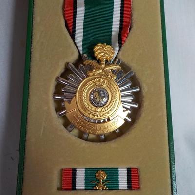 Military Medal " Liberation of Kuwait" with holding box. est. $20 t0 $35.