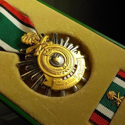 Military Medal " Liberation of Kuwait" with holding box. est. $20 t0 $35.