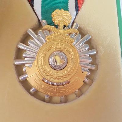 Military Medal " Liberation of Kuwait" with holding box. est. $20 t0 $35.