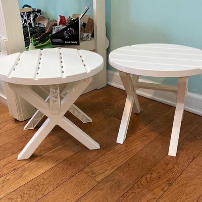 060 Pair of White Round Plastic Plant Stands