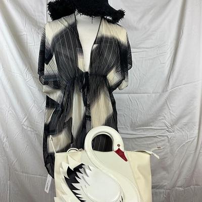 077 Black & White Swan Lot