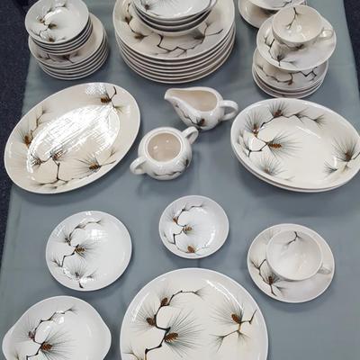 Canyon Pine Vintage Dishes by Kanedai