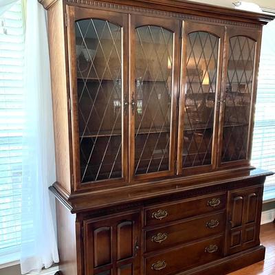 Ethan Allen Classic Manor China Cabinet