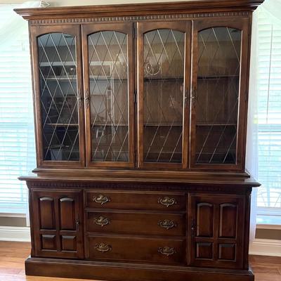 Ethan Allen Classic Manor China Cabinet