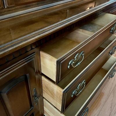 Ethan Allen Classic Manor China Cabinet