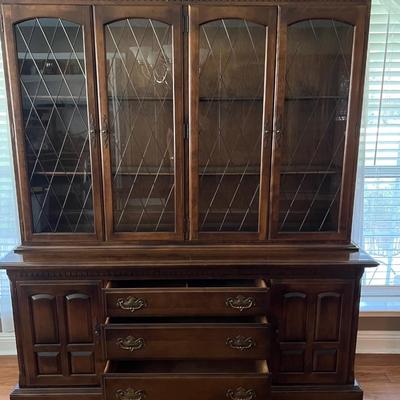 Ethan Allen Classic Manor China Cabinet