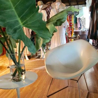 KNOLL BERTOIA DIAMOND CHAIR W/SAARINEN 20" SIDE TABLE
