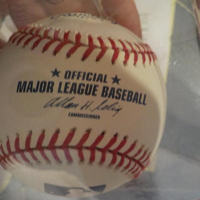 Tom Glavine (Cy Young pitcher, Ma. Born) signed Hat and Ball with receipt/ est $100 to $400