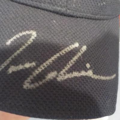 Tom Glavine (Cy Young pitcher, Ma. Born) signed Hat and Ball with receipt/ est $100 to $400