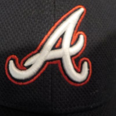 Tom Glavine (Cy Young pitcher, Ma. Born) signed Hat and Ball with receipt/ est $100 to $400