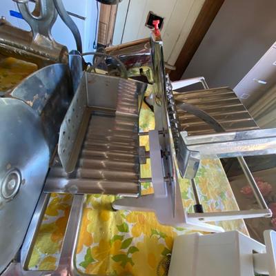 Meat Grinders And Slicers