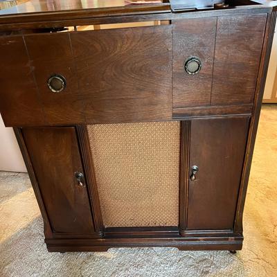 Antique Sparton Phonograph & radio