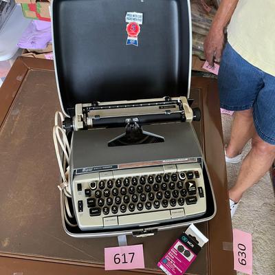 Smith Corona Travel Electric Typewriter