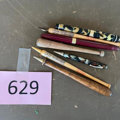 Lot of vintage pens
